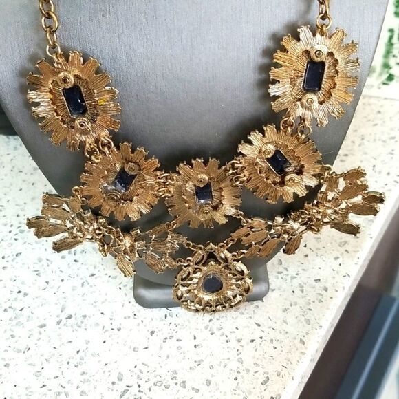 GORGEOUS CRYSTALS MULTICOLORED  NECKLACE PURCHASED IN UPSCALE BOUTIQUE!!!  NWOT! - Picture 8 of 9